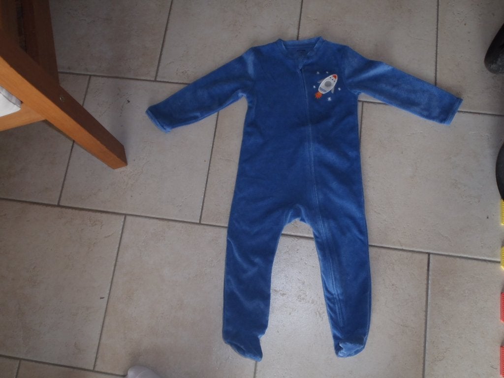 pyjama taille 86, Enlèvement ou Envoi, Comme neuf, Garçon, Vêtements de nuit ou Sous-vêtements