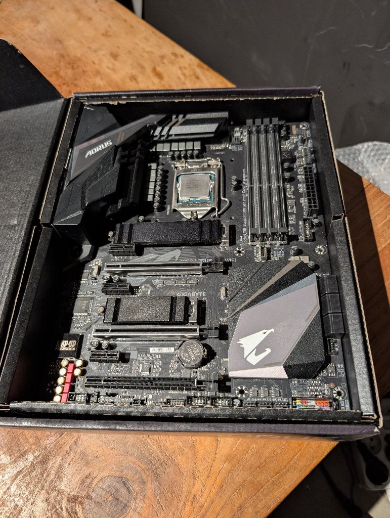 I9 9900k + Z390 Aorus pro wifi moederbord, Computers en Software, 8-core, LGA 1151, Intel Core i9, Refurbished