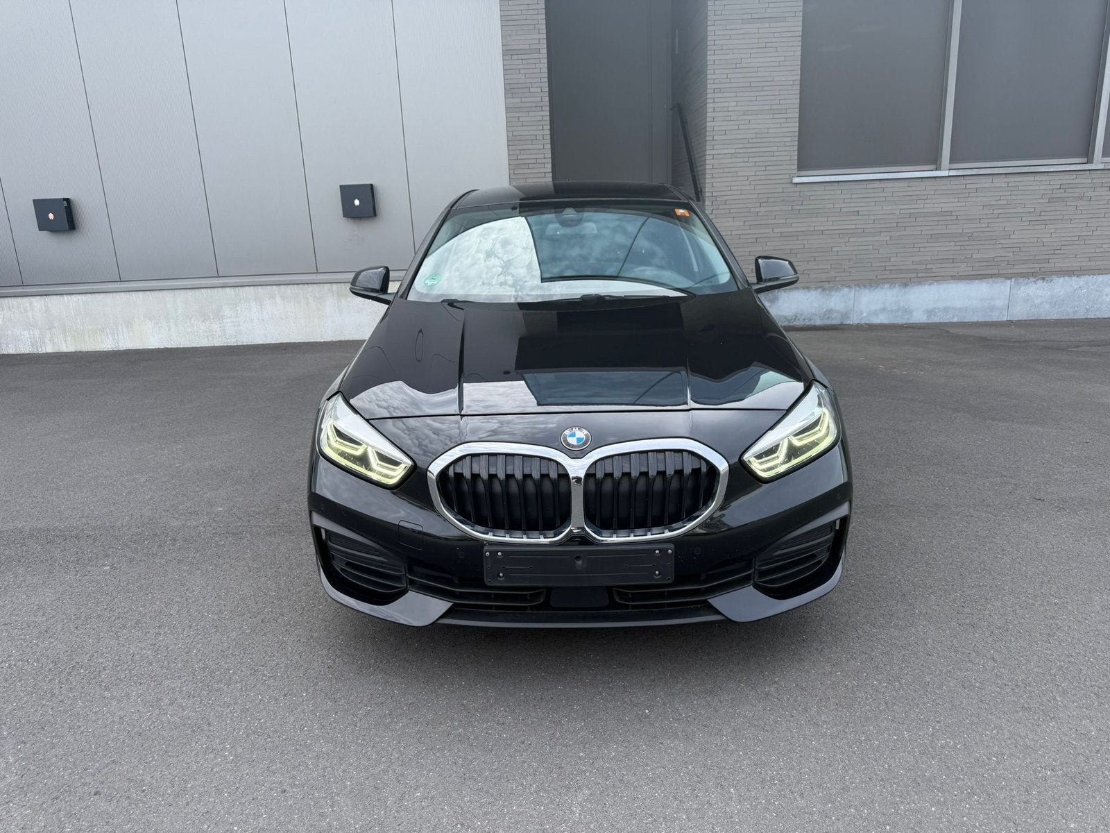 BMW 116d 2020 | BTW-Wagen | Volledig BMW Onderhouden, Auto's, Automaat, 4 deurs, Zwart, Bedrijf