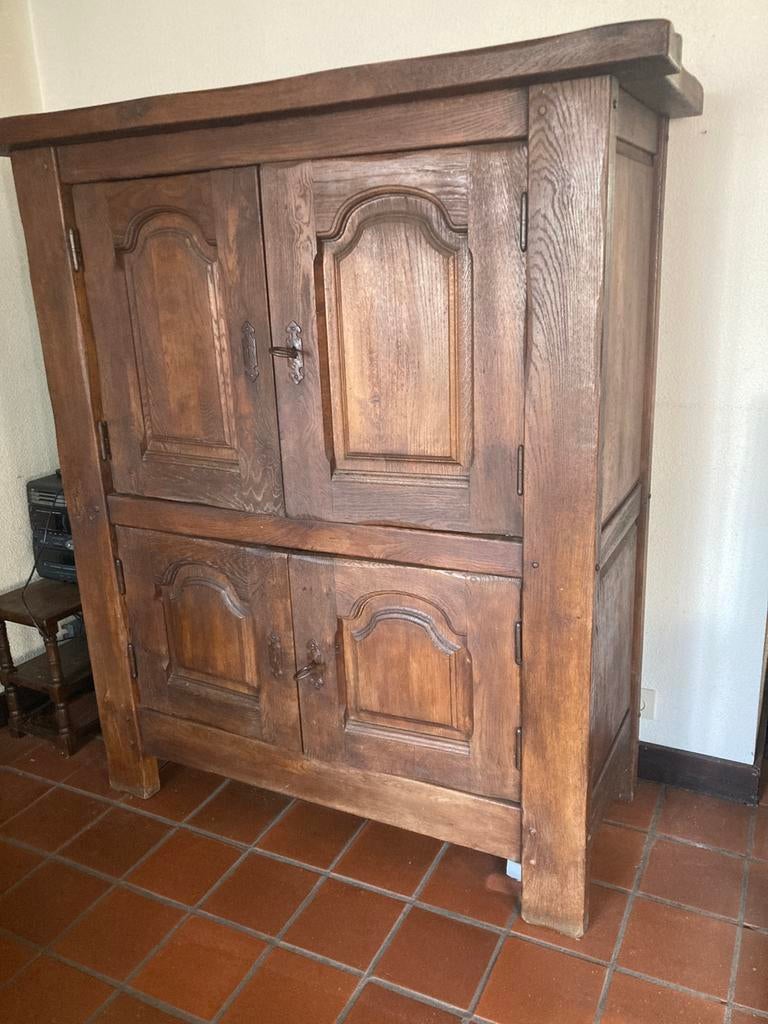 Eiken kast, Ophalen