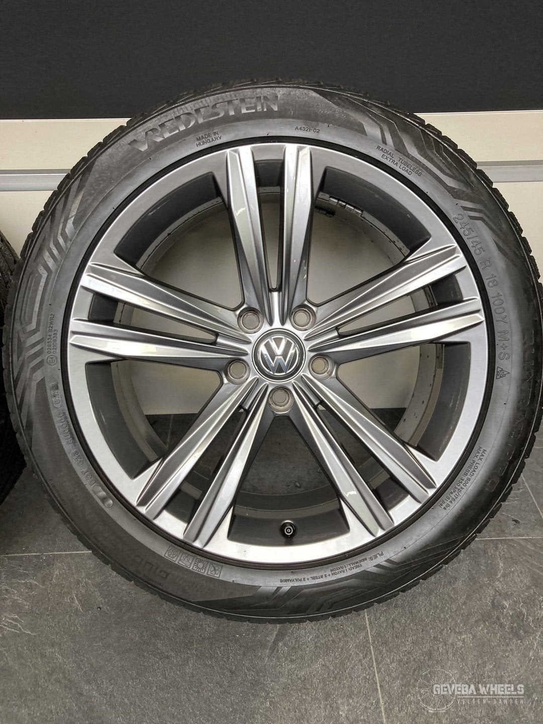 18” originele Volkswagen Arteon Passat velgen + banden 5x112, Autos : Pièces & Accessoires, Pneus et Jantes, 245 mm, 4 Saisons