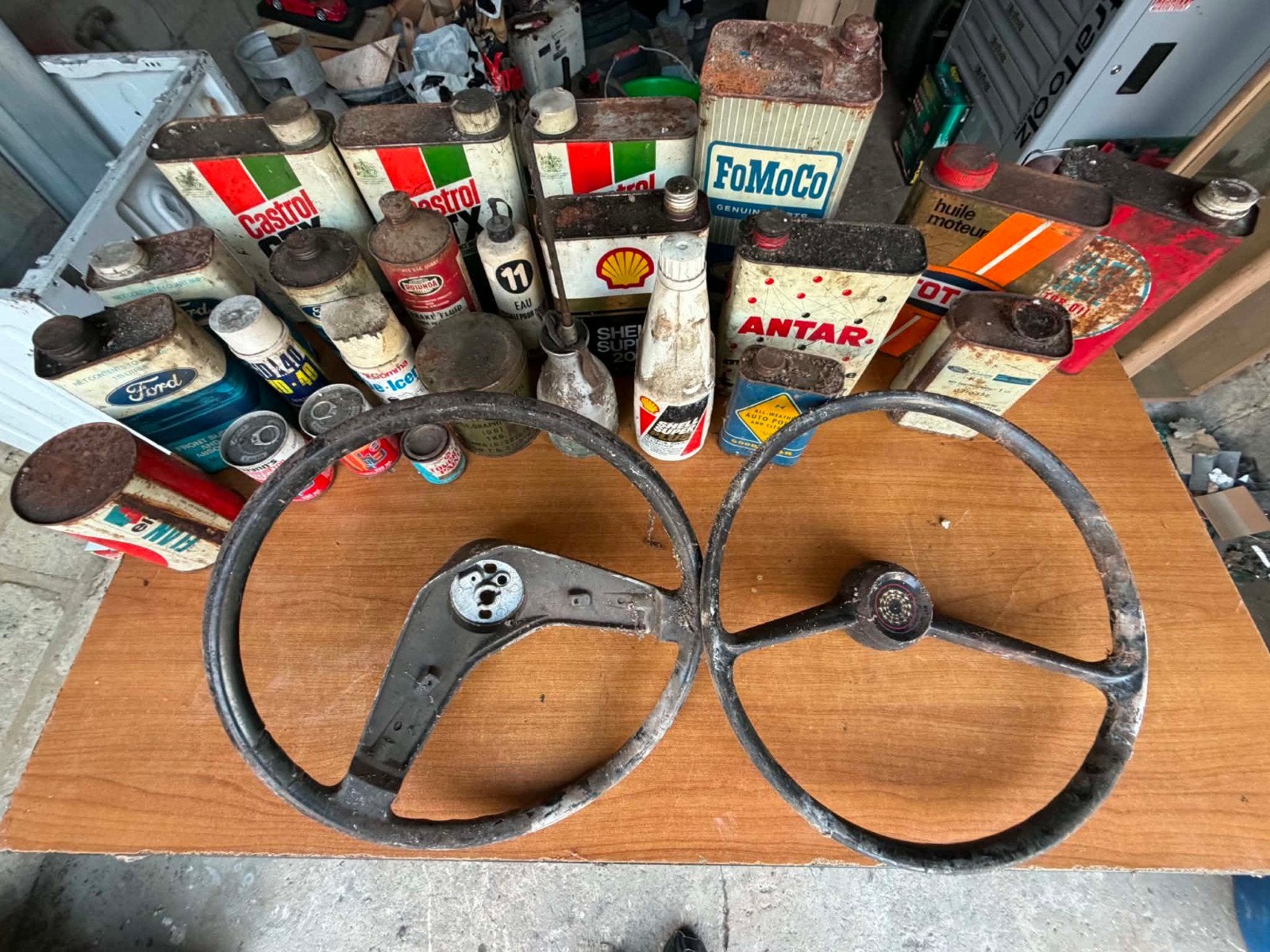 Vieux bidons d'huile etc et vieux volant, Enlèvement