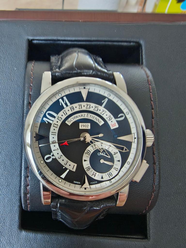 Schwarz Etienne Roma Retrograde GMT, Ophalen of Verzenden