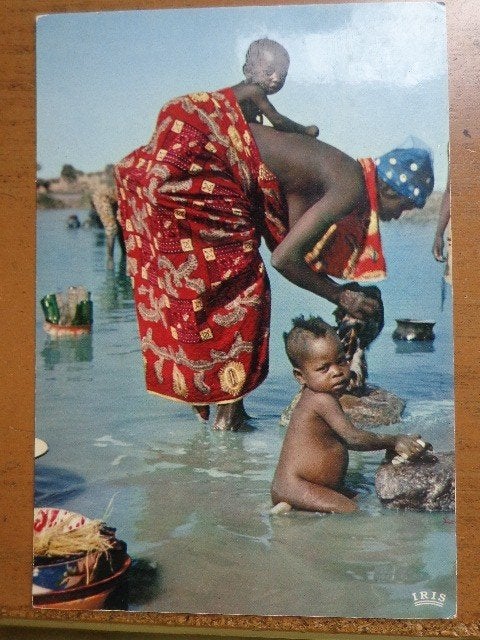 Postkaart Naakt, Washing in the river, Verzenden, 1960 tot 1980, Gelopen, Overige thema's