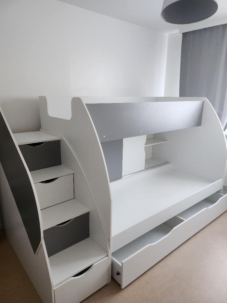 Stapelbed met trap en opbergruimte 250€, Ophalen, Gebruikt, Stapelbed