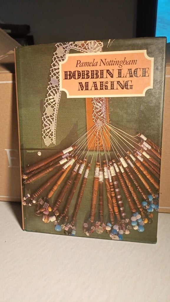Livre Dentelle Bobbin lace making Pamela Nottingham, Ophalen of Verzenden, Gebruikt, Patronen