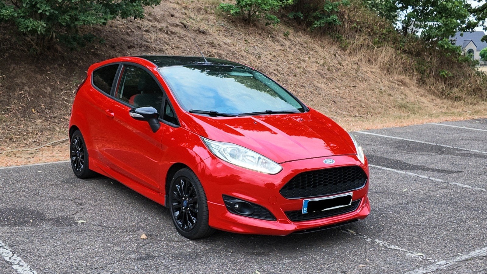Ford Fiesta Red Edition Sport 140pk gekeurd voor verkoop !, Auto's, Voorwielaandrijving, Stof, Zwart, 102 kW