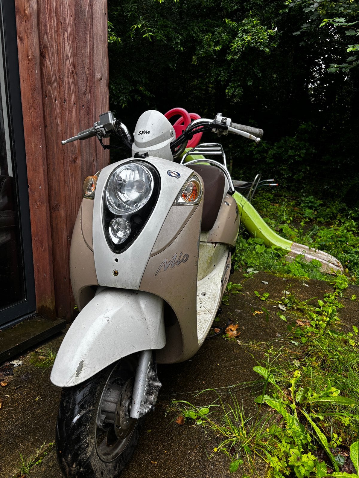 Sym Mio 50cc (accidenté), Vélos & Vélomoteurs, Scooters | SYM, Mio, Classe B (45 km/h), Enlèvement, Utilisé