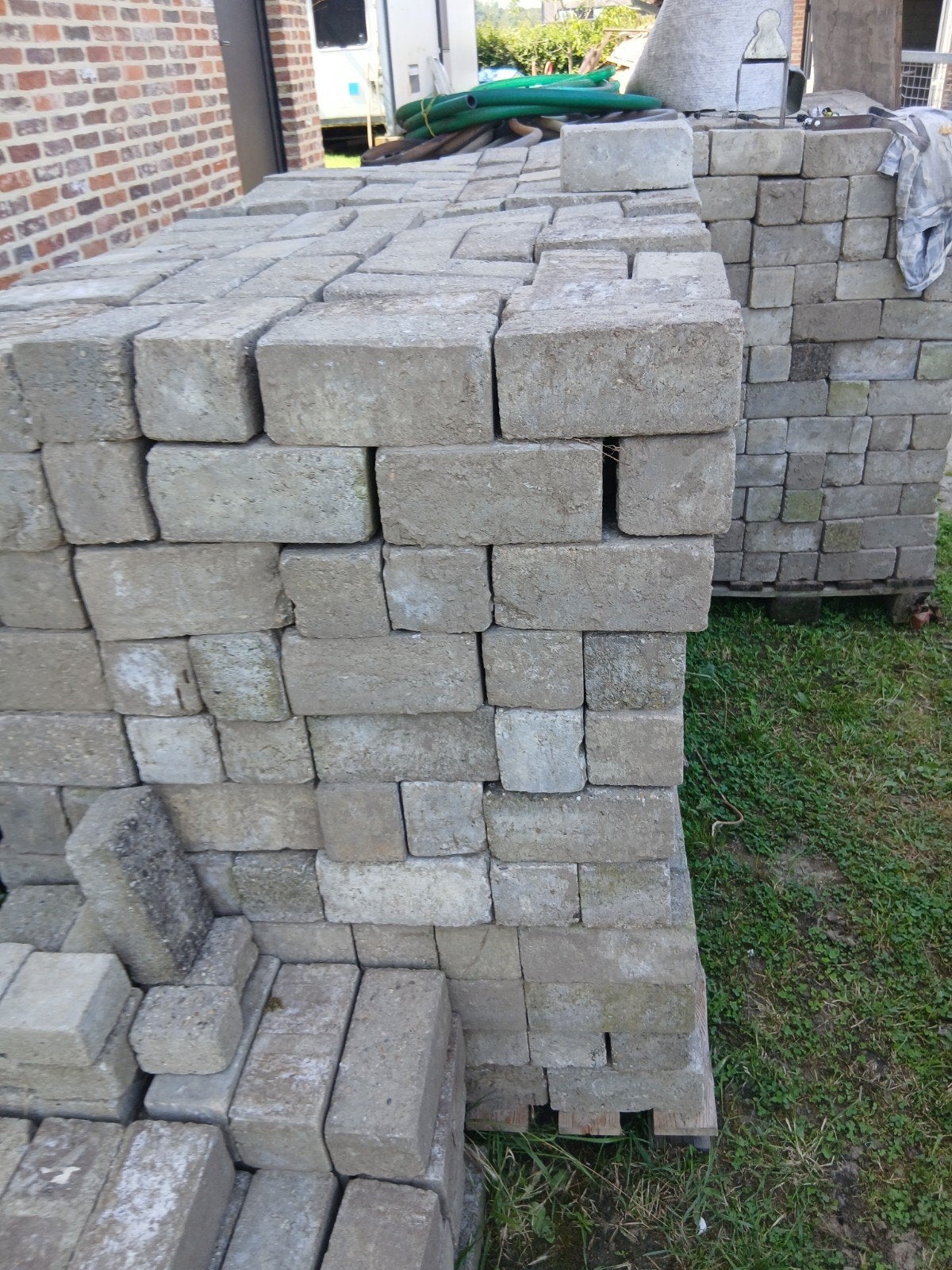 Pavés en béton robustes. Qualité de la rue, Enlèvement