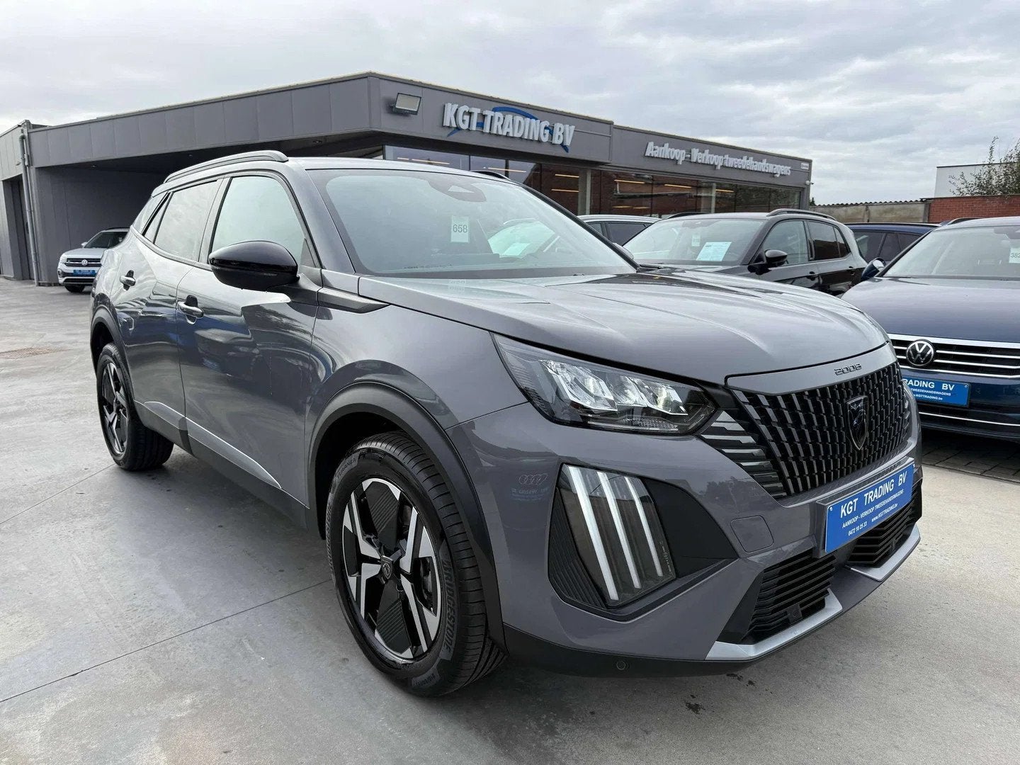 Peugeot 2008 1.2i HYBRID AUTOMAAT ALLURE NAVIGATIE LEDER CAR, Auto's, Automaat, Gebruikt, 1199 cc, 5 zetels