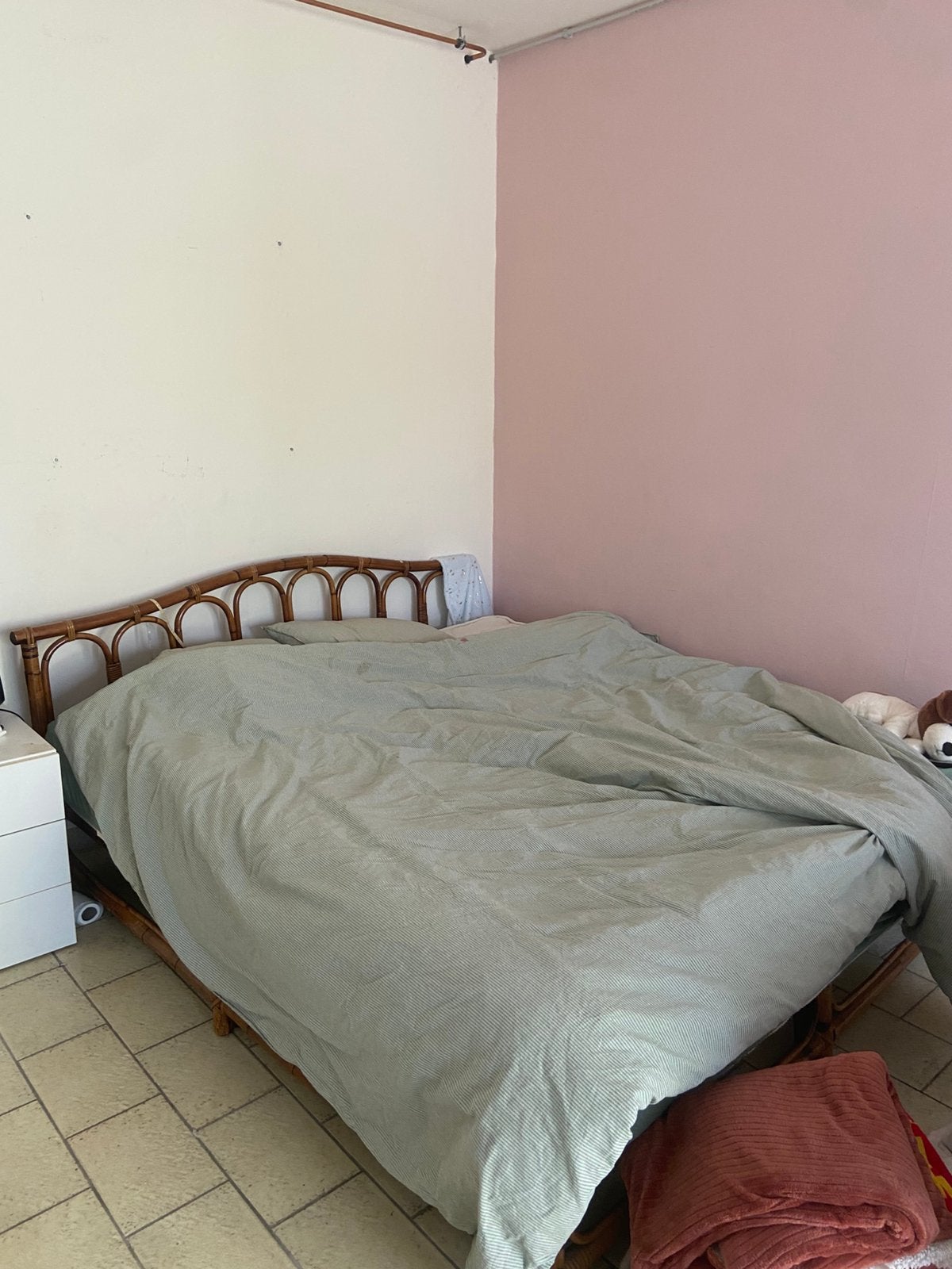 Gratis vintage rotan bed + matras, Huis en Inrichting, Slaapkamer | Bedden, Ophalen, Zo goed als nieuw