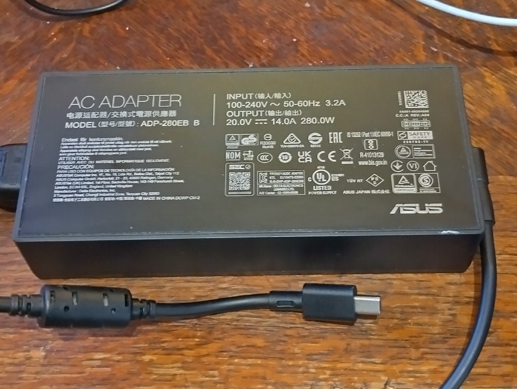 asus rog strix compatibele adapter 'ADP 280EB', Computers en Software, Laptop-opladers, Ophalen of Verzenden, Zo goed als nieuw