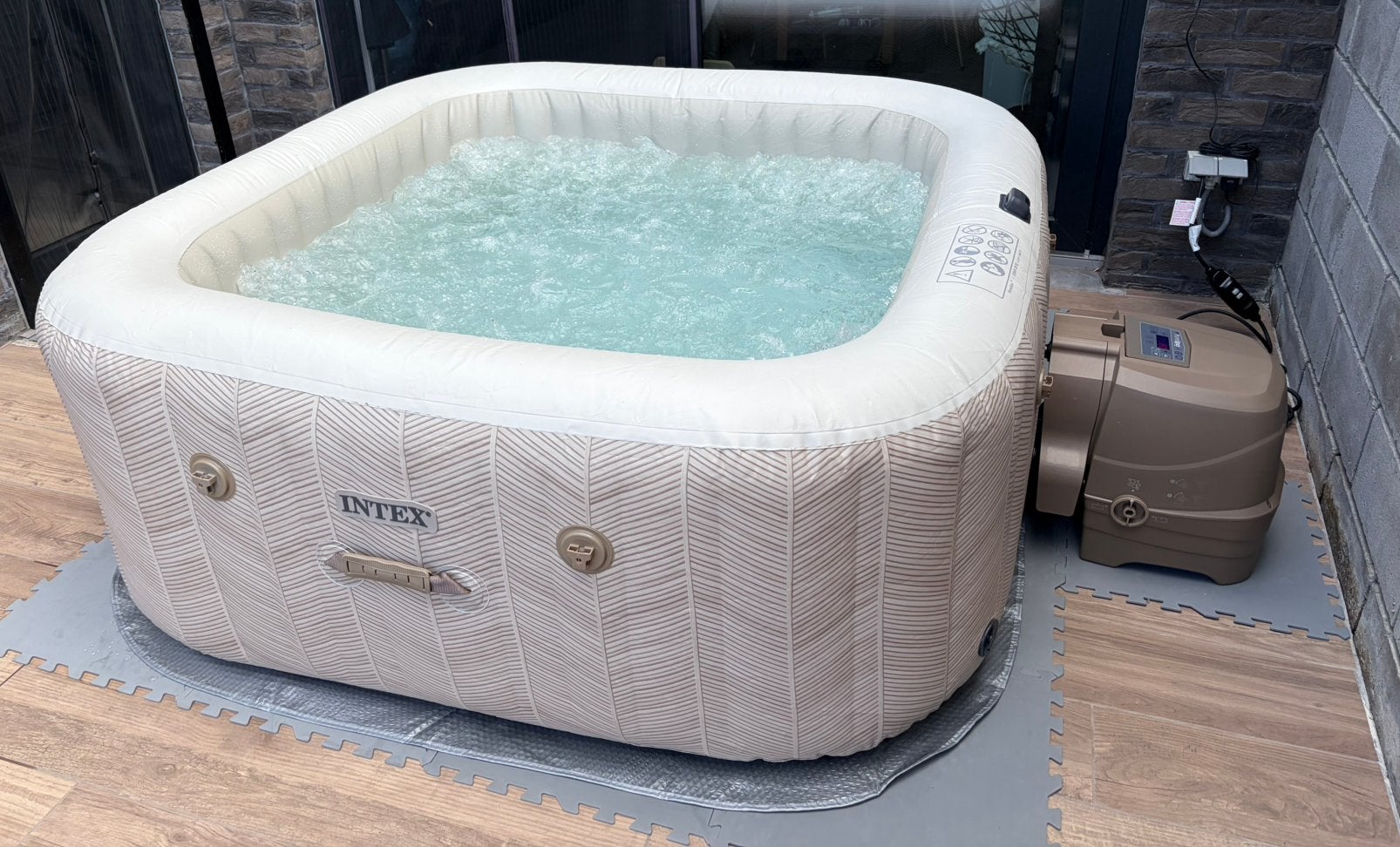Intex Chevron 4p Spa complete set - 3 jaar garantie, Ophalen, Zo goed als nieuw, Afdekzeil, Opblaasbaar
