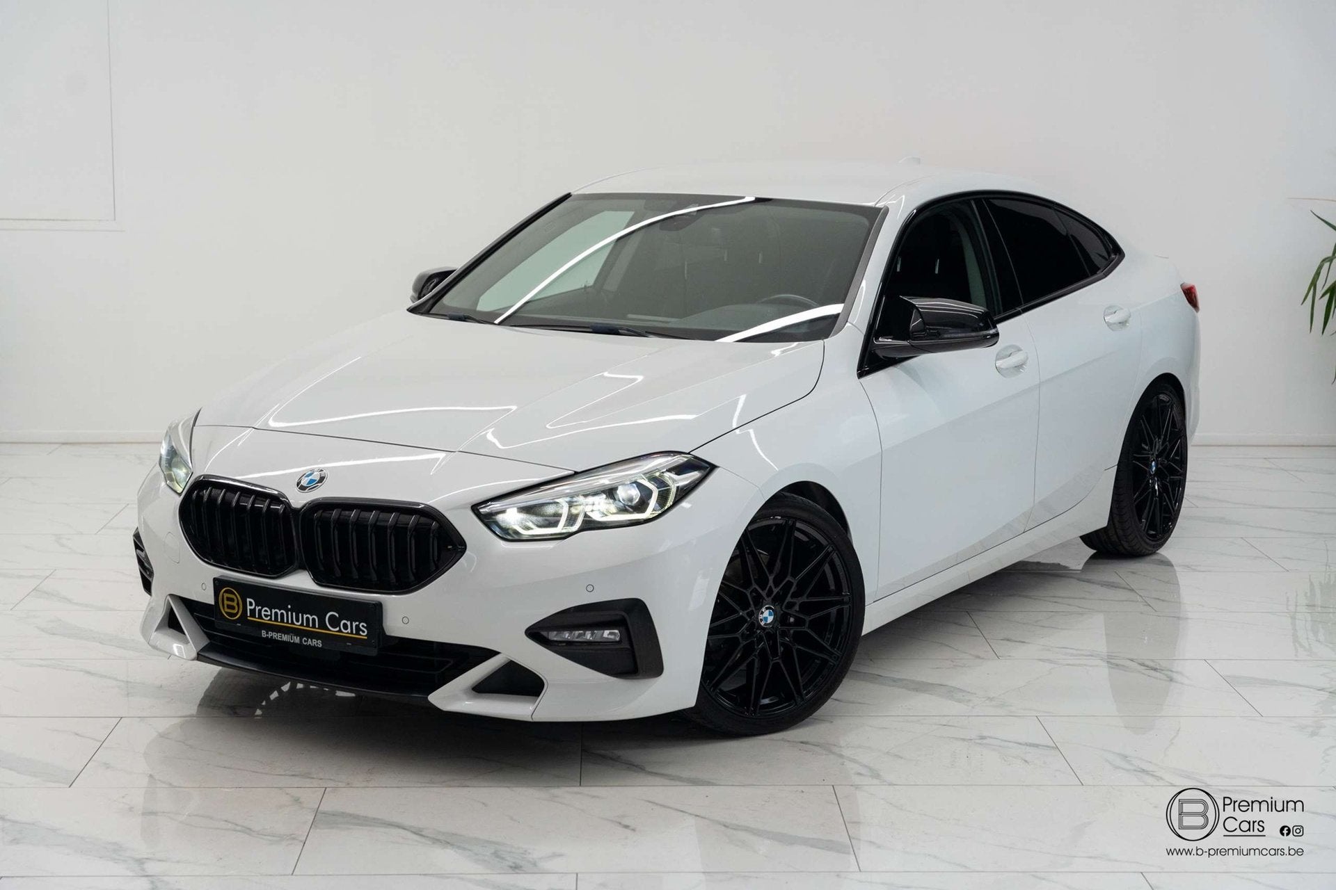 BMW 218 i Sport line! Shadow line! Zetelverwarming, garantie, Auto's, BMW, 100 kW, Gebruikt, 1885 kg, 2 Reeks