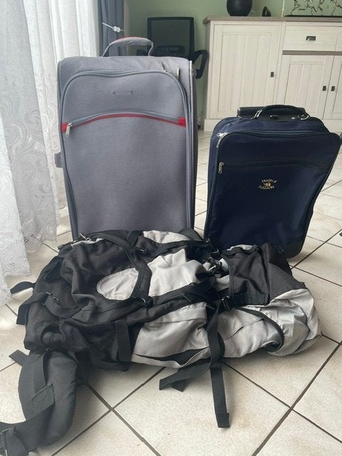 Gratis reiskoffers en rugzak, Handtassen en Accessoires, Koffers, Ophalen, Gebruikt, Overige materialen, Uitschuifbare handgreep