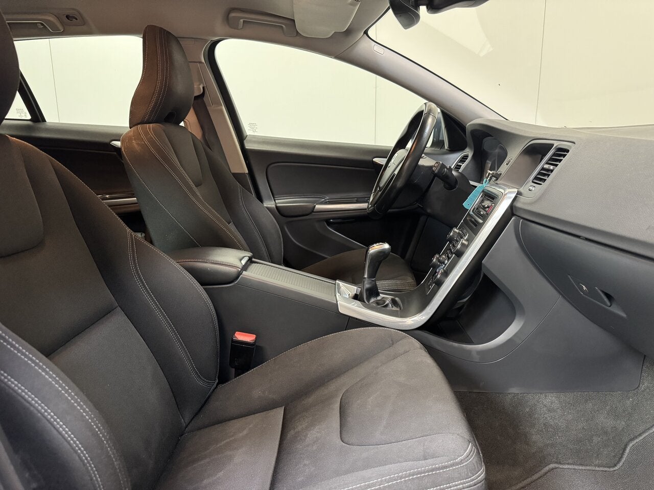 Volvo V60 2.0D Man. - Airco - GPS - Topstaat!, Autos, Volvo, 0 kg, Argent ou Gris, Achat, Capteur de lumière