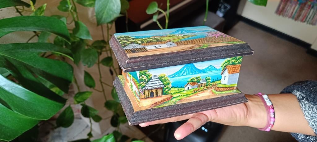 Boîte décorative/boîte de rangement en bois peinte à la main, Antiquités & Art, Enlèvement
