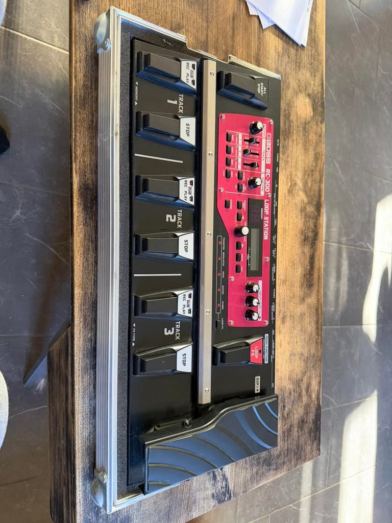 Pedale BOSS RC300, Musique & Instruments, Enlèvement, Comme neuf