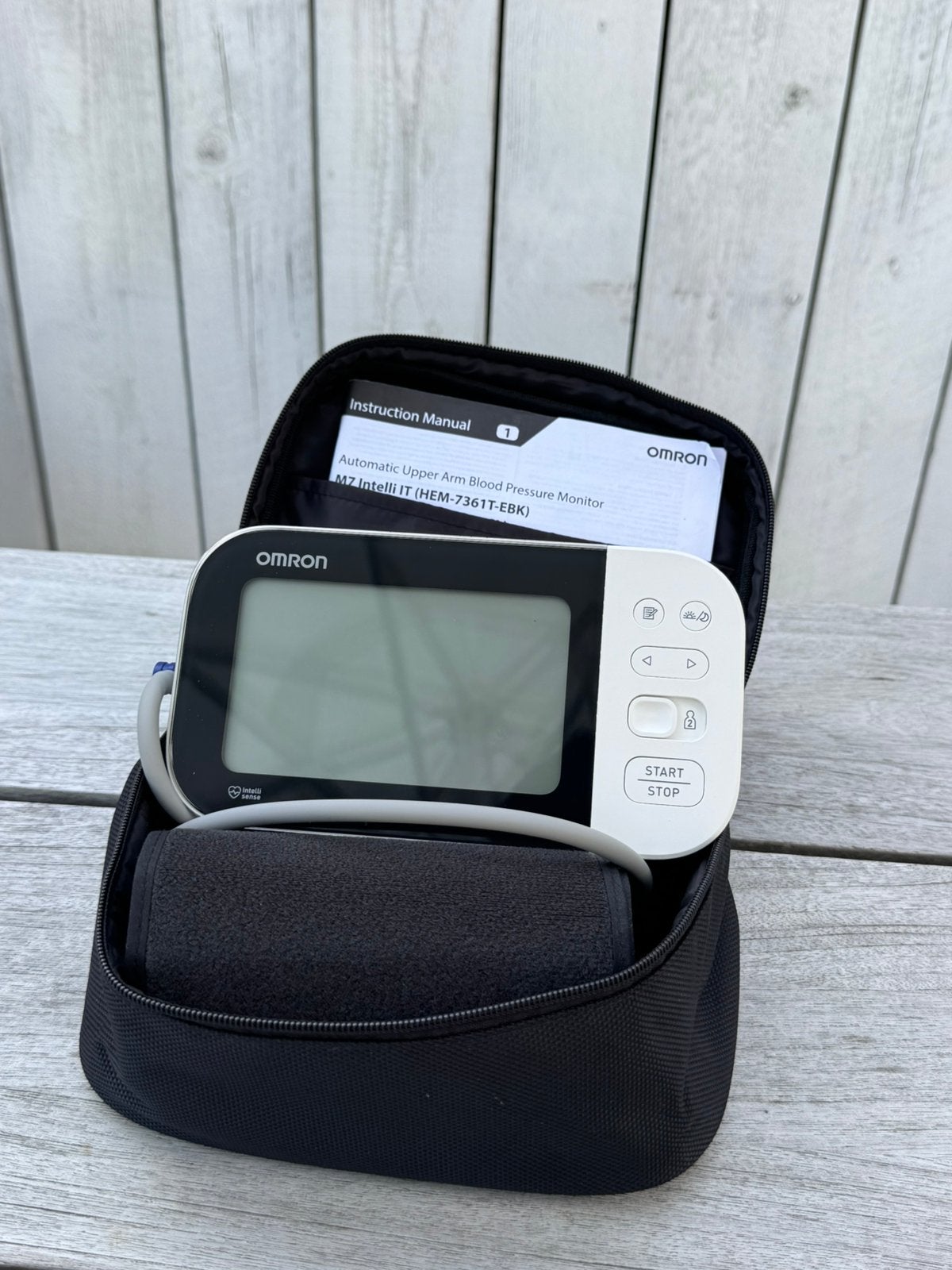 OMRON M7 Intelli IT Bloeddrukmeter (HEM-7361T-EBK), Diversen, Verpleegmiddelen, Ophalen of Verzenden, Nieuw