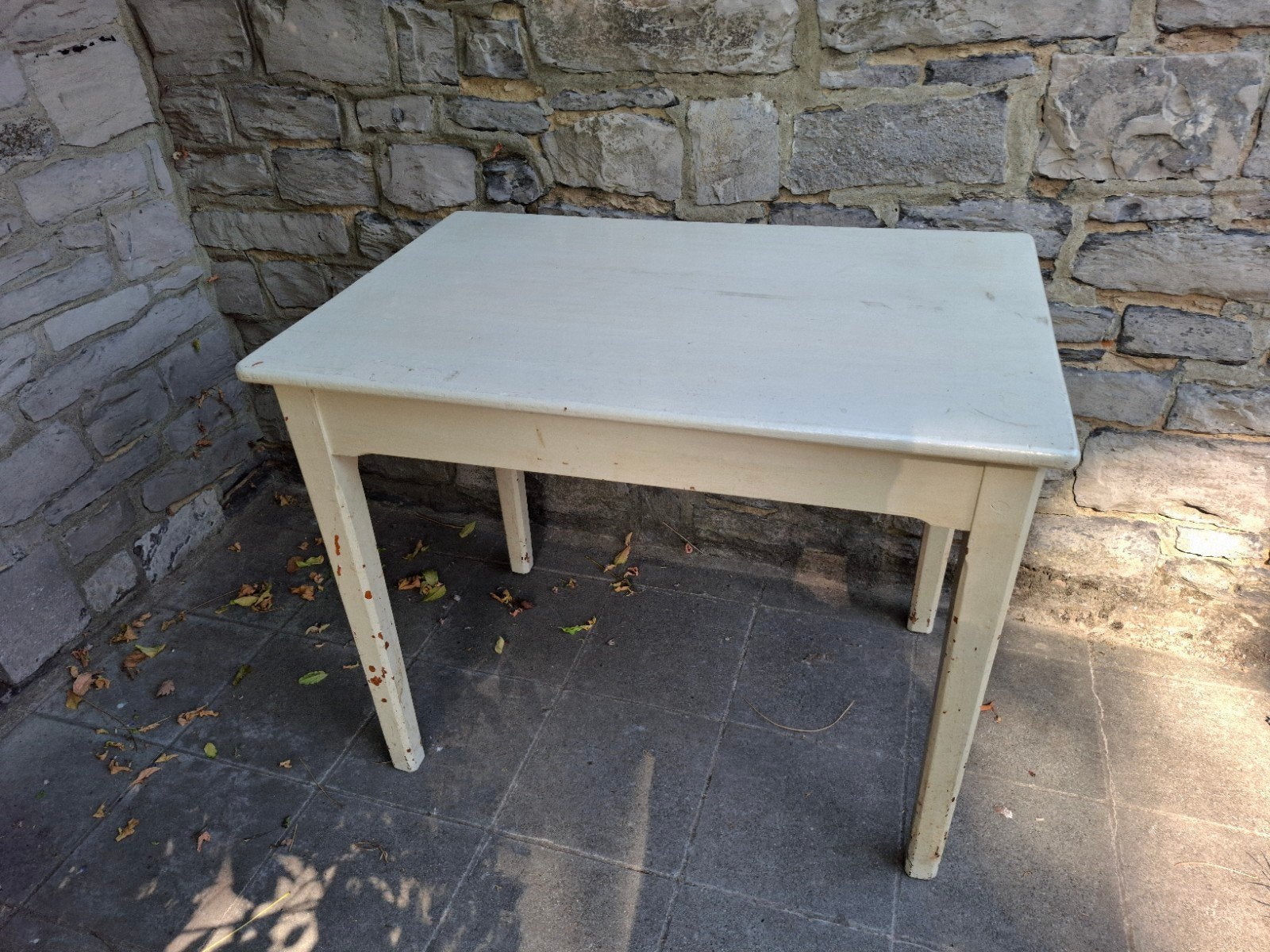 ANCIENNE TABLE EN BOIS MASSIF PEINTE, Antiquités & Art, Enlèvement