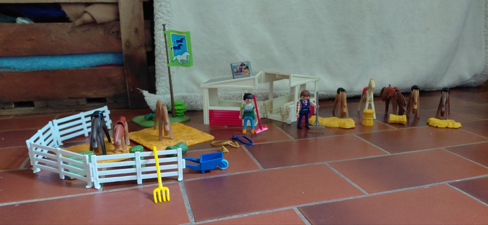 Playmobil kleine manege met 8 paarden, Ophalen of Verzenden