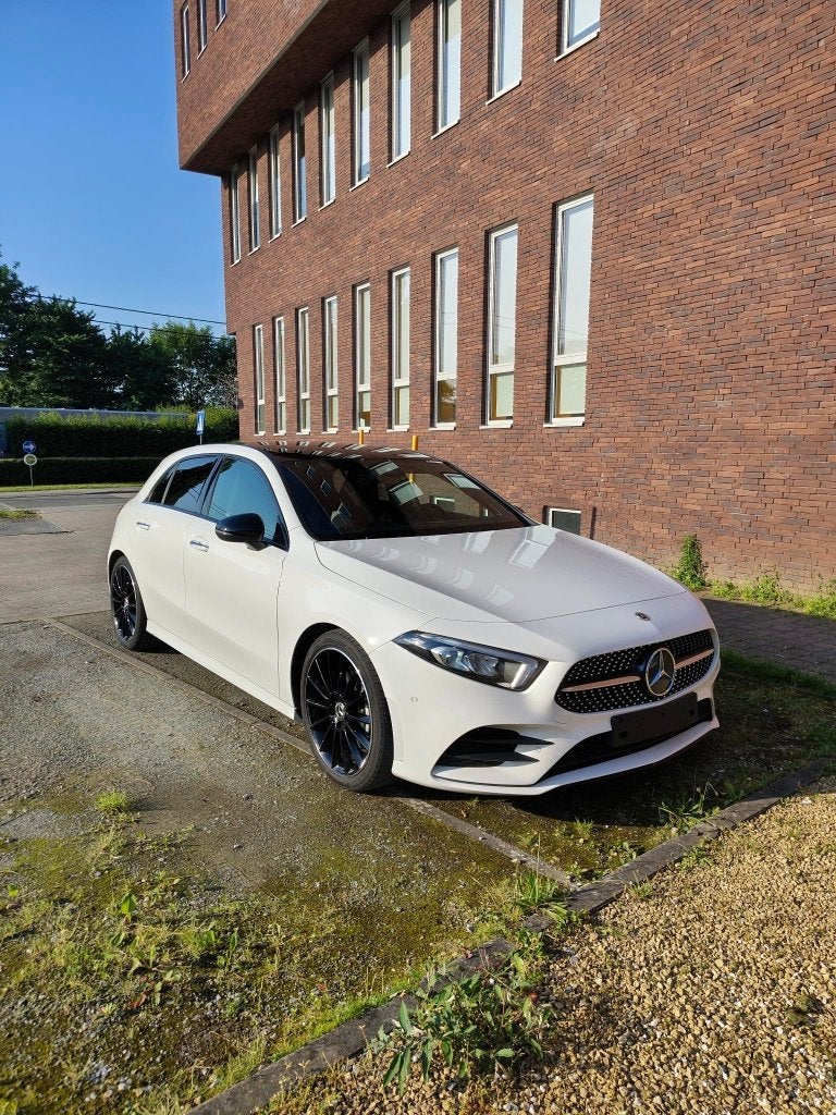 Mercedes-Benz A 180 AMG line, Auto's, Voorwielaandrijving, Dealer onderhouden, Euro 6, Wit