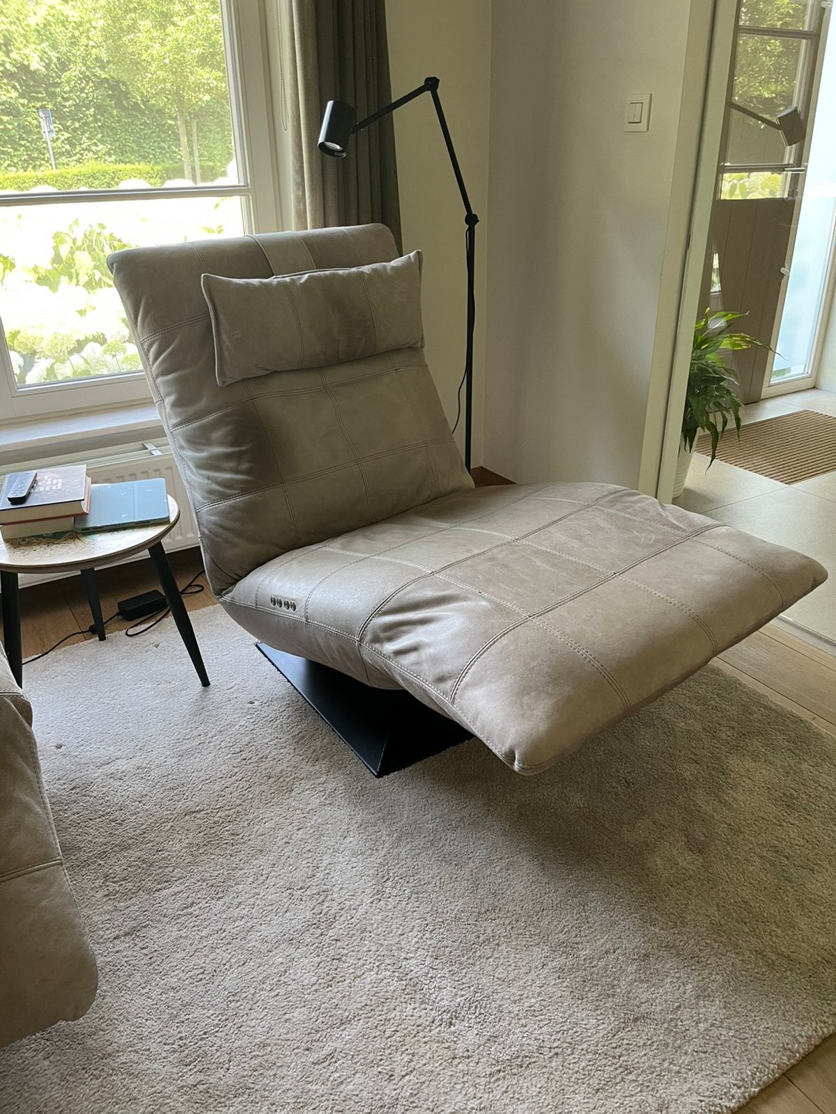 Twee lederen relaxfauteuils van chill line., Ophalen, Gebruikt