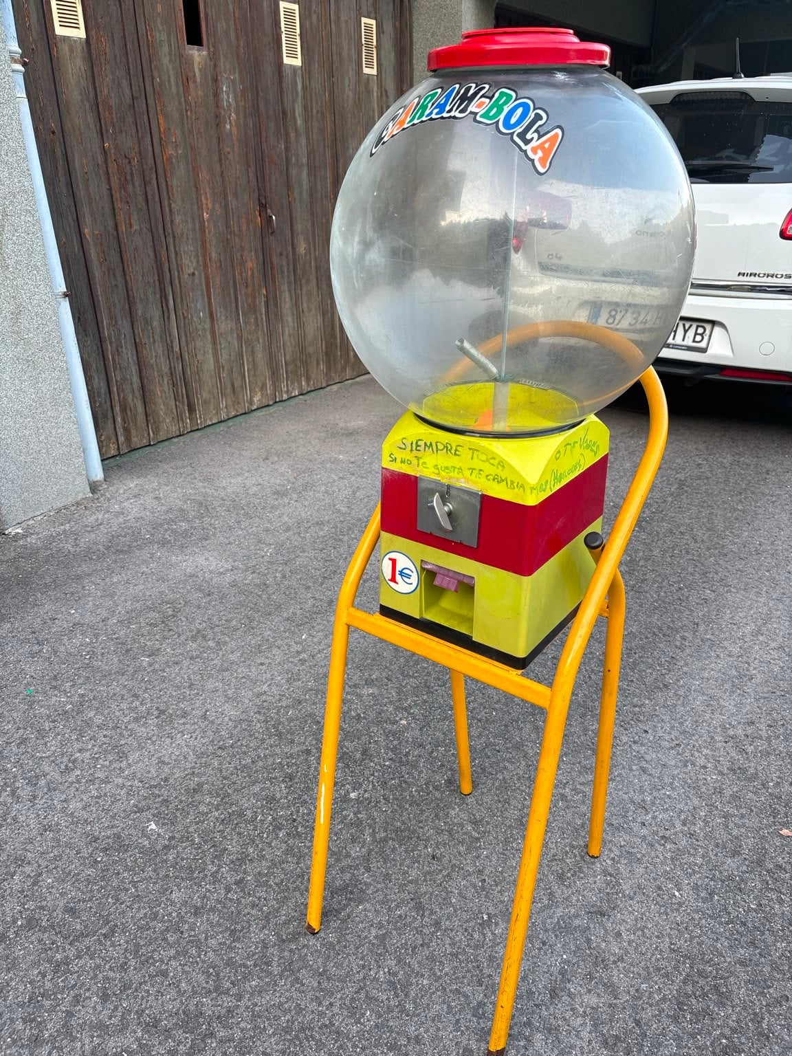 Vending machine plastiek ballen, Ophalen