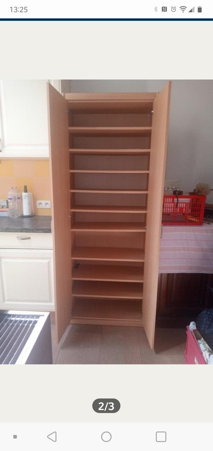 Cette armoire haute est parfaite pour un espace de rangement, Maison & Meubles, Enlèvement
