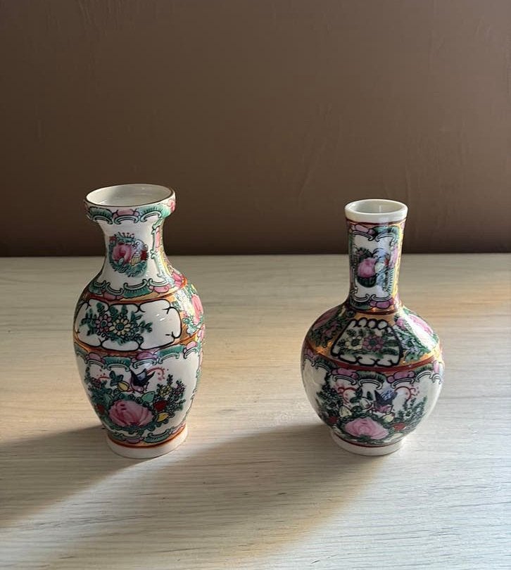 Set van 2 Vintage Chinese Famille Rose Miniatuur Vaasjes, Ophalen of Verzenden