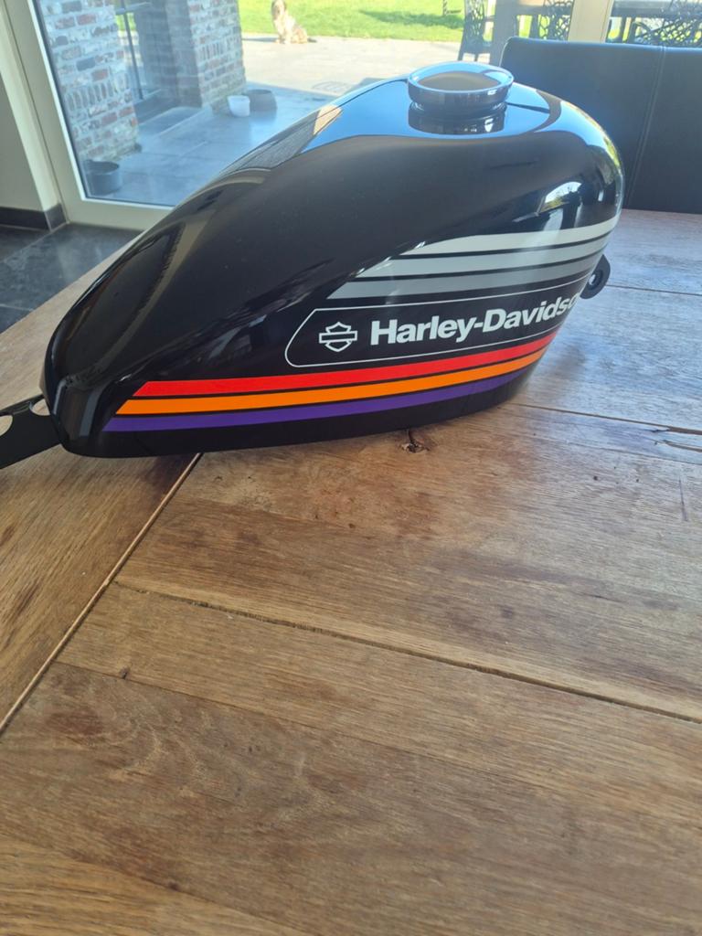 Harley Davidson Sportster Tank, Enlèvement