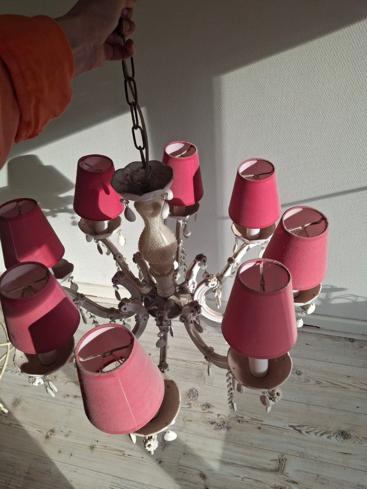 Kroonluchter met rode kapjes, Huis en Inrichting, Lampen | Kroonluchters, Ophalen