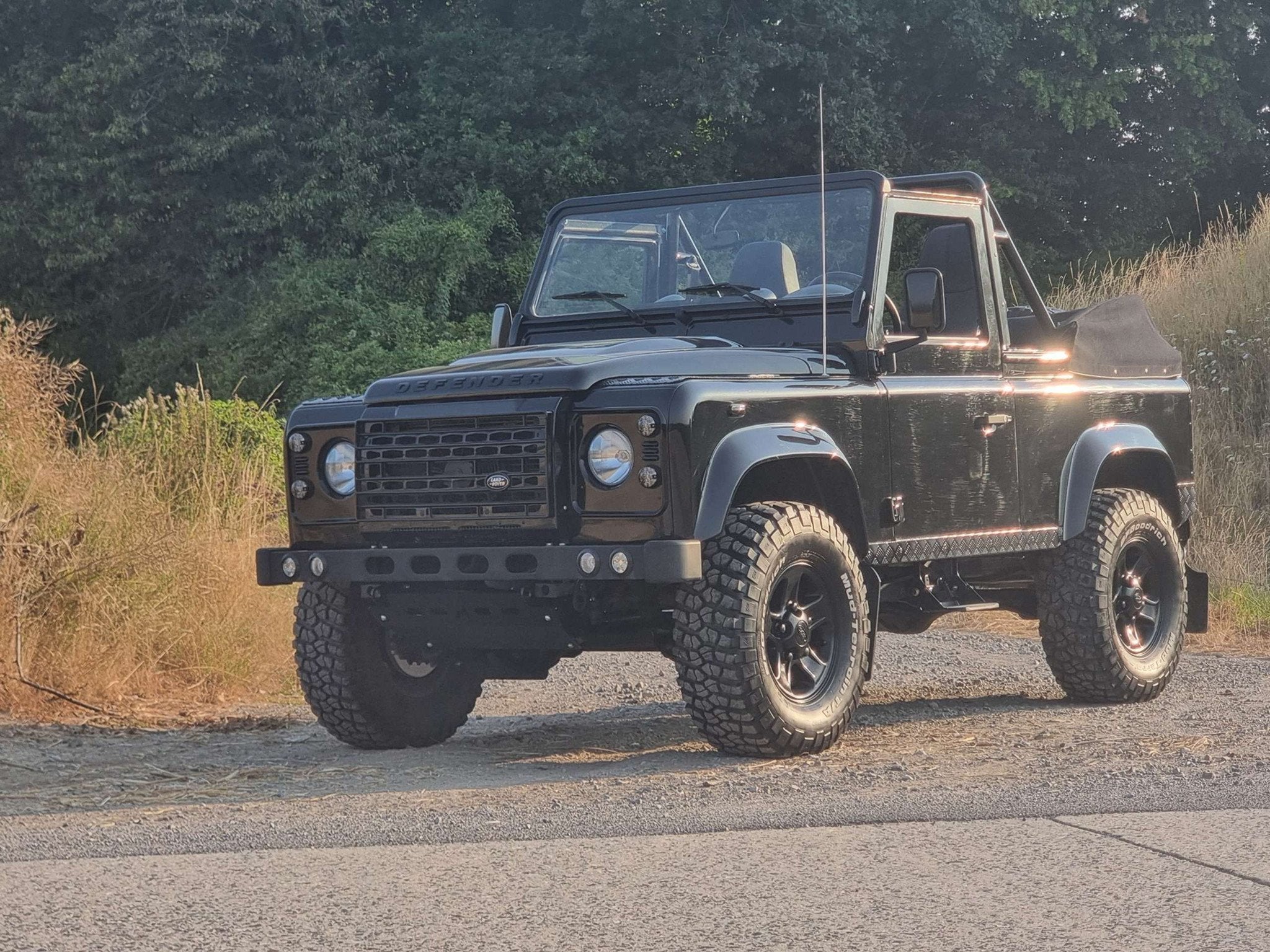 Land Rover Defender 2.4 Turbo - D * CABRIOLET * BEL AIR, Auto's, 90 kW, USB, Gebruikt, Zwart