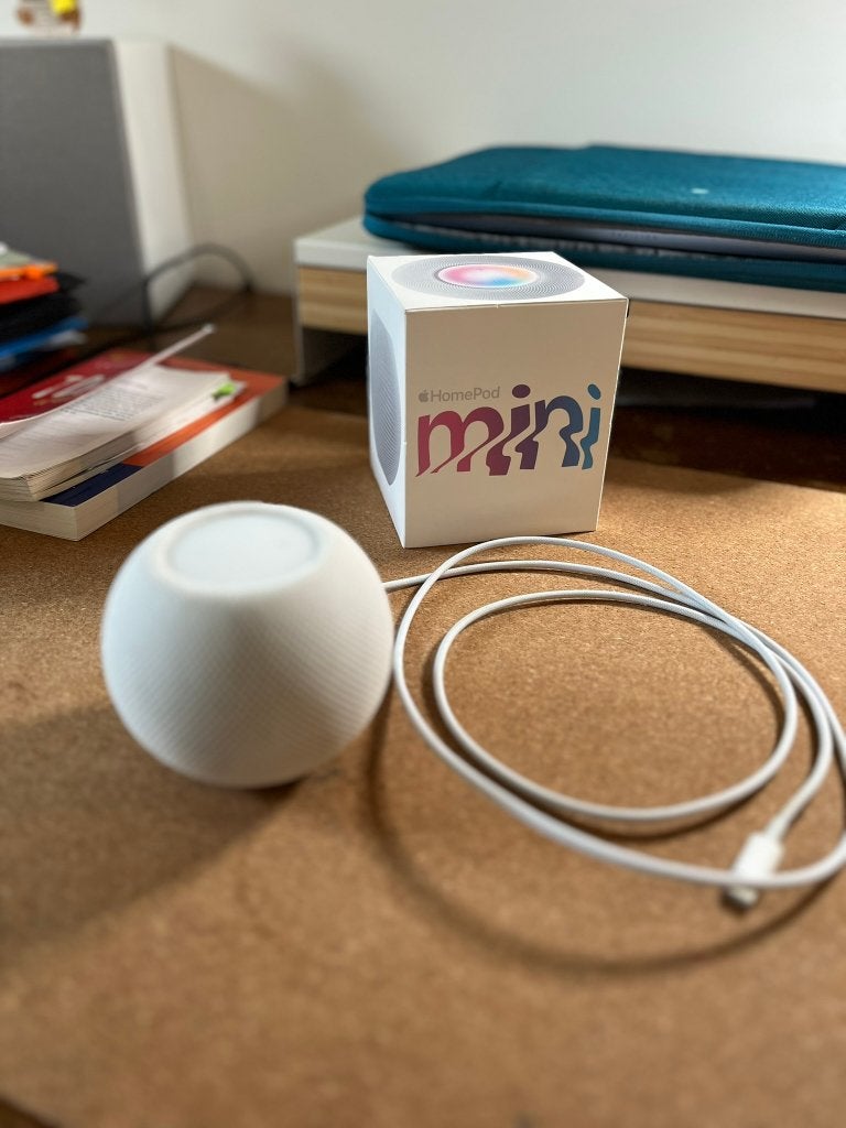 Apple Homepod Mini blanc + adaptateur secteur, Autres marques, Moins de 60 watts, Comme neuf, Enceinte intelligente