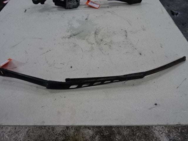 RUITENWISSERARM LINKS VOOR BMW 5 serie (E60), Gebruikt, Mevr. I. Hauben, BMW, Rue de l'Espoir 34 34
4030  GRIVEGNÉE, BE