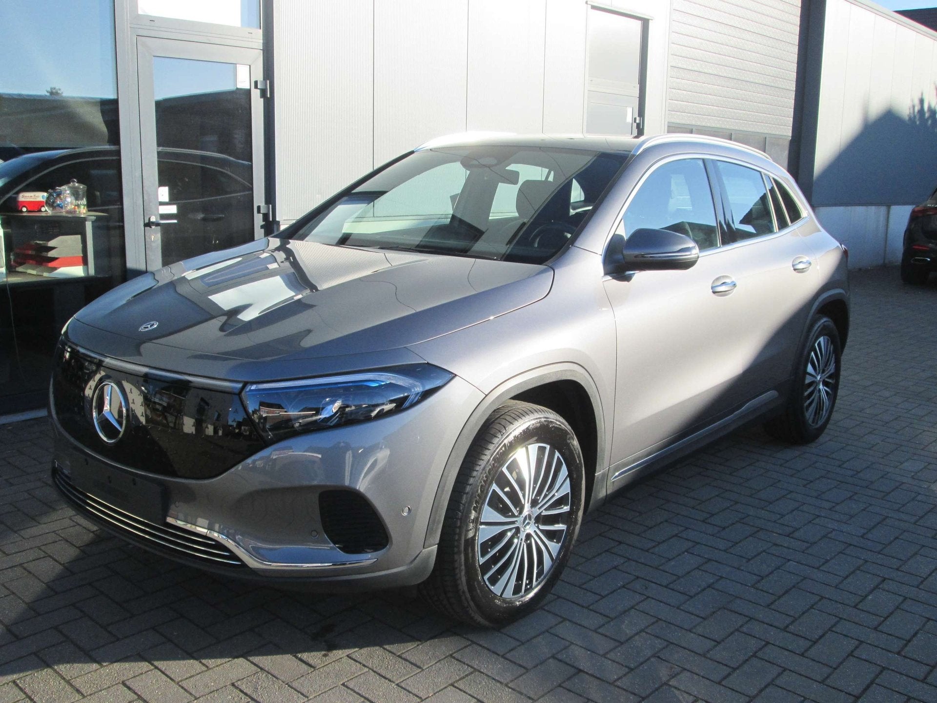 Mercedes-Benz EQA 350 EQA 350 4MATIC, Auto's, Automaat, Gebruikt, Adaptive Cruise Control, 5 zetels