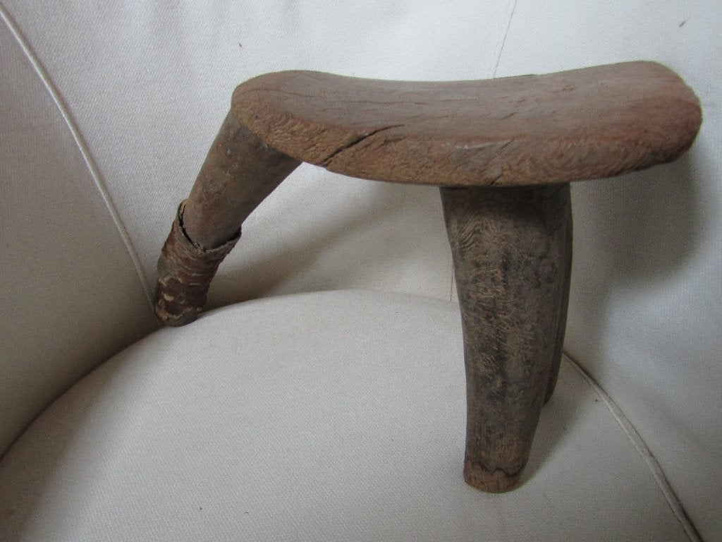 Traditionnel tabouret des palabres , tribu Lobi, Enlèvement ou Envoi