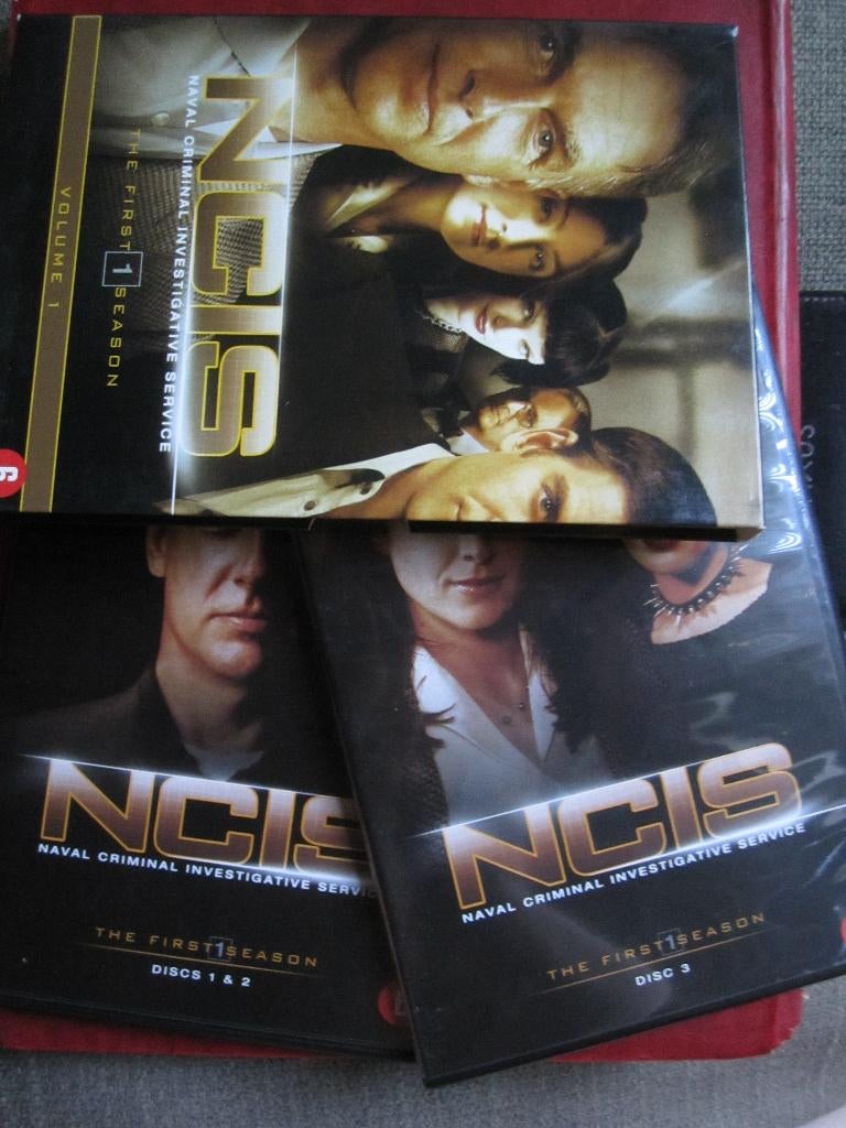 NCIS The First Season - Volume 1 (2003) 3 disc, Cd's en Dvd's, Dvd's | Tv en Series, Boxset, Ophalen of Verzenden, Zo goed als nieuw