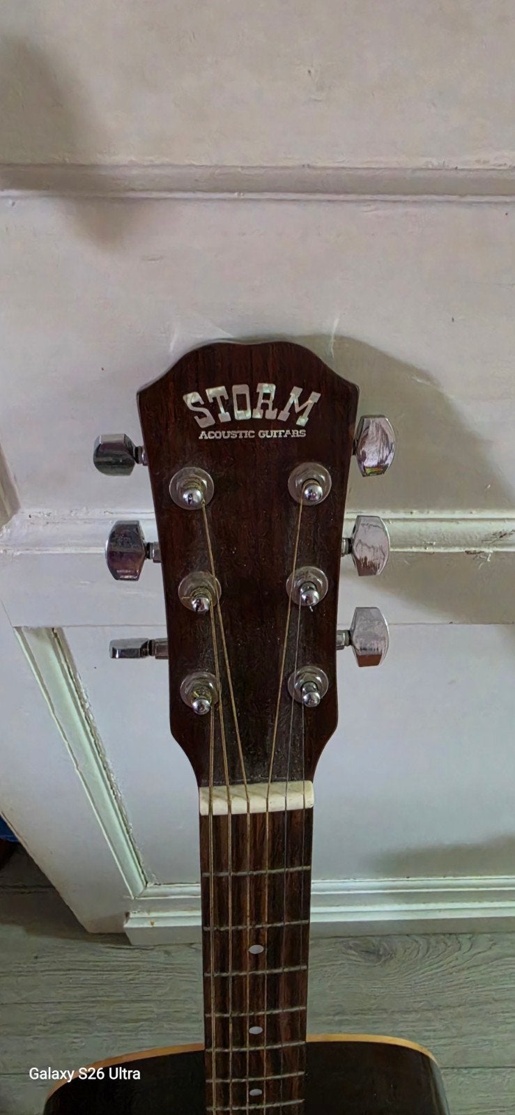 guitare de marque, Enlèvement