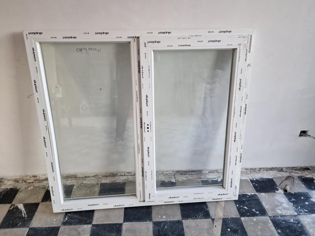 Raam wit 131x119H + vast raam 100x115h nieuw, Ophalen