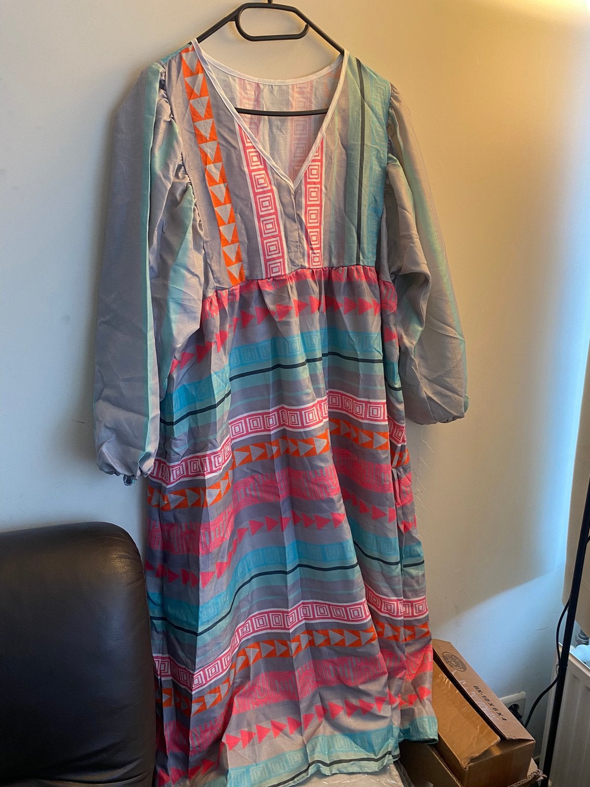 Kleurrijke Maxi Jurk met Etnische Print Prachtige maxi, Vêtements | Femmes, Robes, Neuf, Taille 38/40 (M), Bleu, Sous le genou