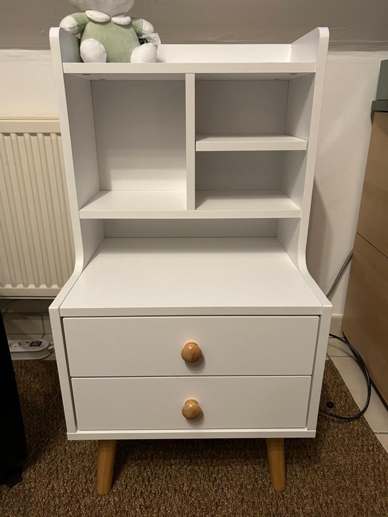 Nieuw nachtkastje te koop, Huis en Inrichting, Slaapkamer | Nachtkastjes, Nieuw, 70 cm of meer, Minder dan 45 cm, Hout, Ophalen