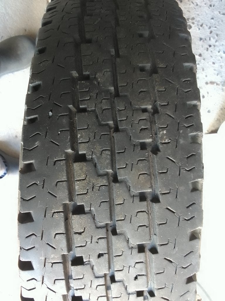 Vend 4 pneus 175/75R16C, Enlèvement, Utilisé, Iveco, Autres pièces automobiles