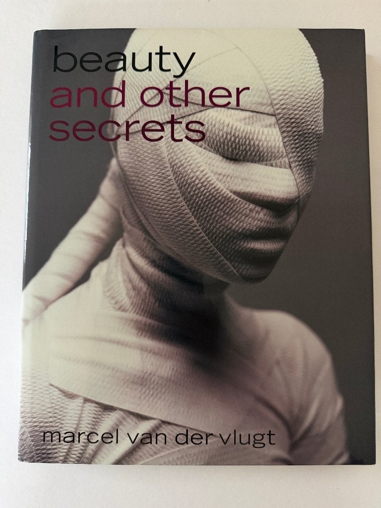 Marcel Van Der Vlugt - Beauty And Other Secrets (Gesigneerd), Ophalen of Verzenden, Marcel Van Der Vlugt, Gelezen, Fotografen