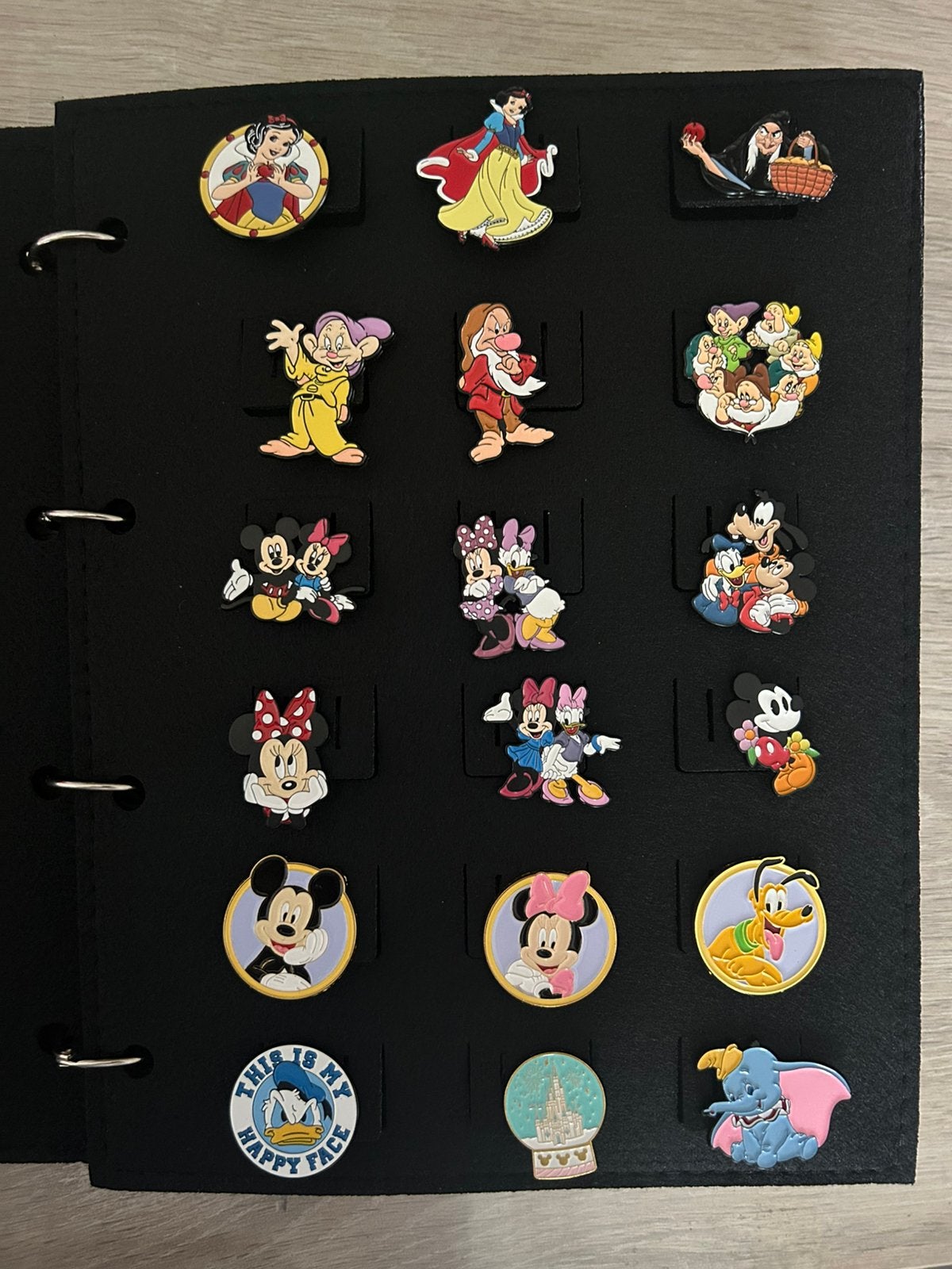 Farde avec 60 Pin's Disney Différents Neuf, Collections, Enlèvement ou Envoi