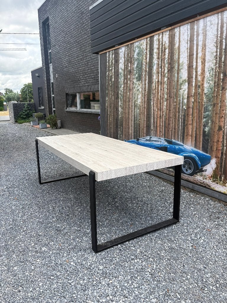 Stevige moderne tafel met houtlook blad en metalen poten, Quatre personnes, 200 cm ou plus, Comme neuf, 100 à 150 cm