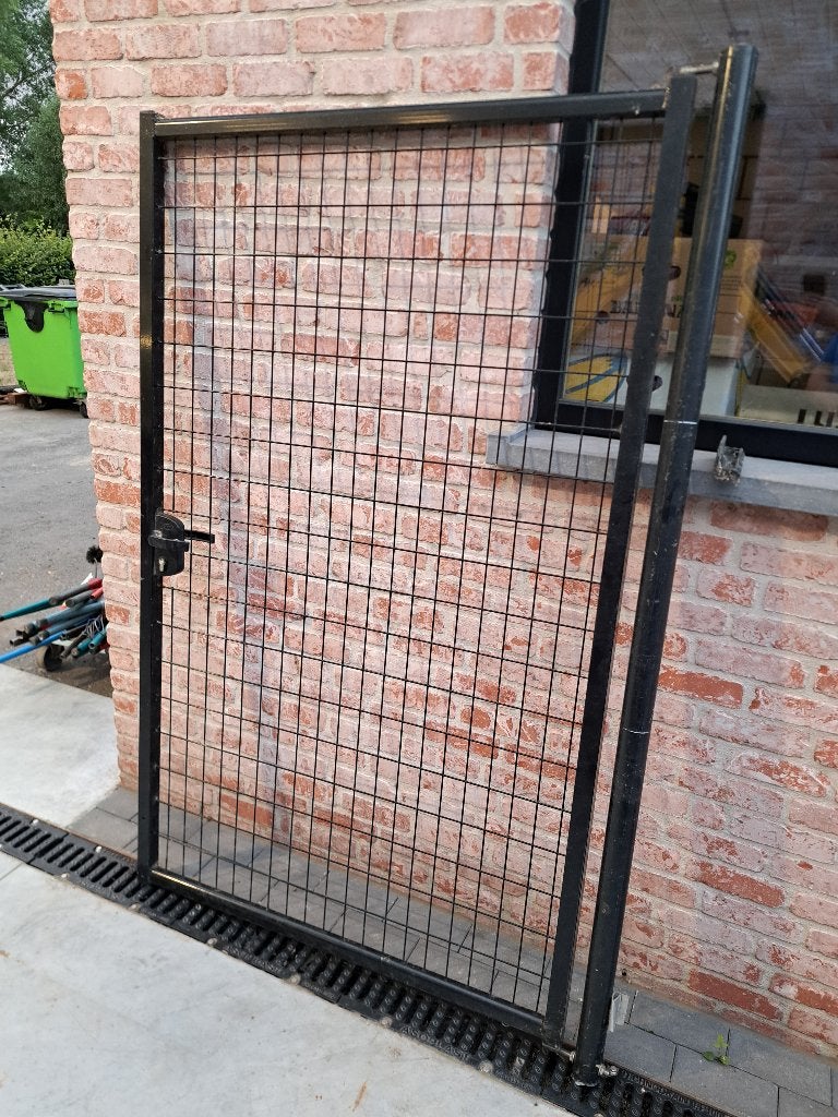 Tuinpoort met scharnieren, Ophalen, 100 tot 150 cm, Zo goed als nieuw, Draaipoort