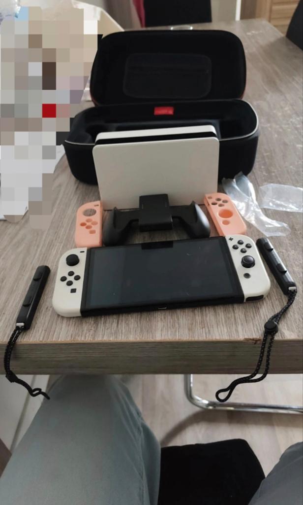 Ik verkoop mijn Nintendo Switch OLED in zeer goede staat,, Ophalen of Verzenden, Switch OLED