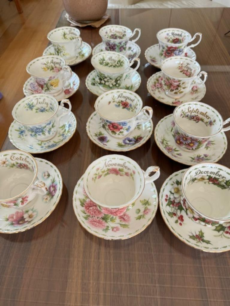 12 kopjes en schoteltjes Royal Albert Flowers of the Month, Ophalen of Verzenden, Zo goed als nieuw, Overige stijlen, Kop(pen) en/of Schotel(s)