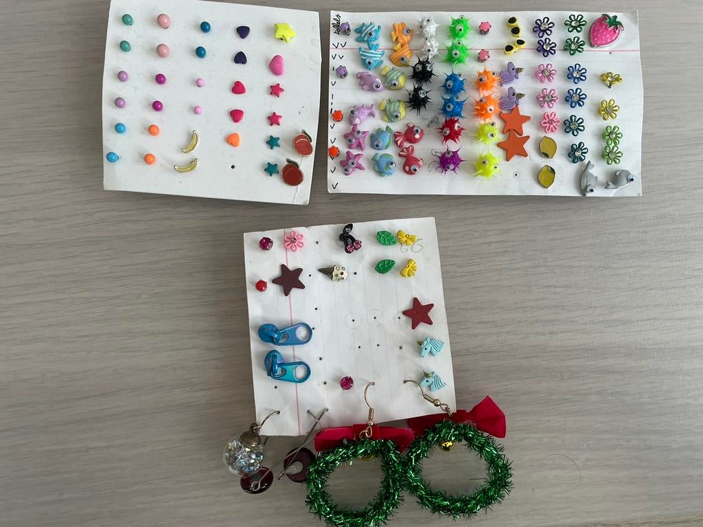De nombreuses boucles d'oreilles différentes, Enlèvement ou Envoi, Comme neuf